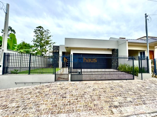 Casa / Sobrado à venda em Centro, Presidente Lucena